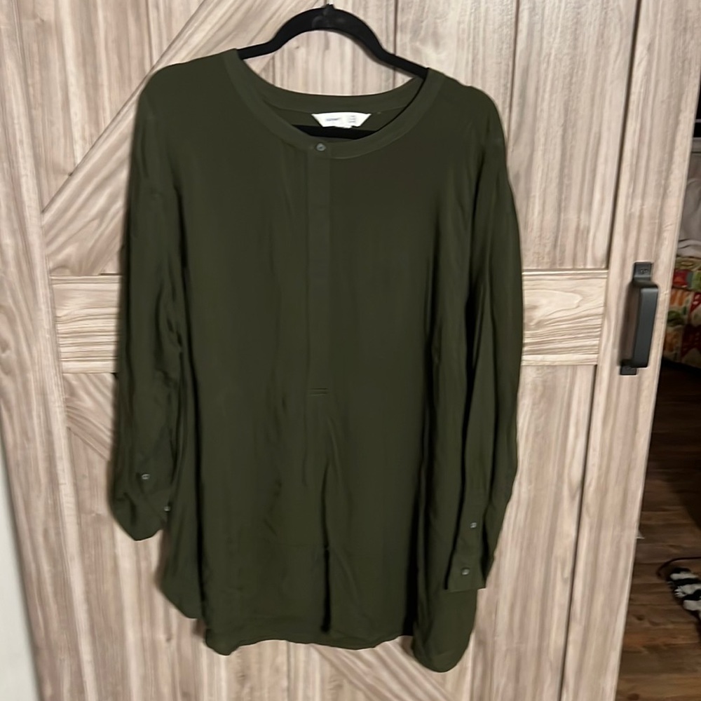 Wore a couple times cute top/tunic in olive green.   Great color!!
